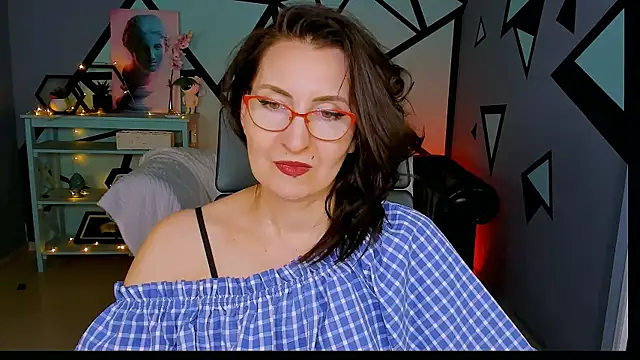 Snapshot of UnaTerra chatting on February 8, 9:13 am UnaTerra online show from February 8, 9:13 am