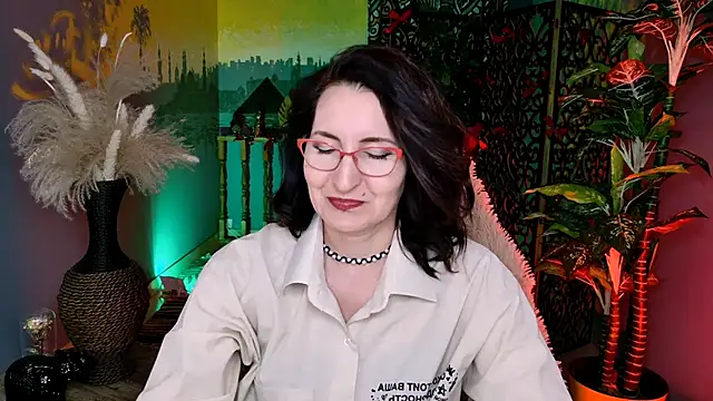 Snapshot of UnaTerra chatting on February 15, 9:19 am UnaTerra online show from February 15, 9:19 am