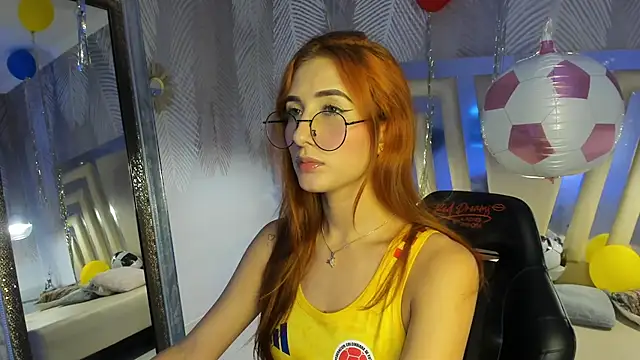 Snapshot of ValerySkinnyy chatting on June 25, 3:39 am ValerySkinnyy online show from June 25, 3:39 am