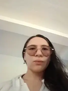 Bella Sumers online show from July 1, 3:12 pm