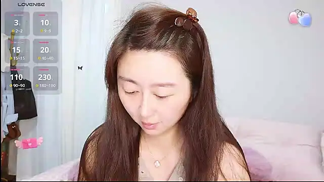 Snapshot of Diva_VVN chatting on July 4, 12:17 am Diva VVN online show from July 4, 12:17 am