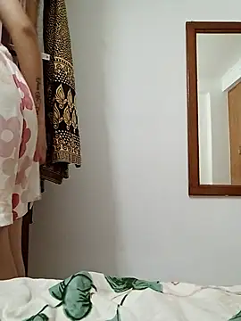 miss raavy online show from June 27, 8:52 am
