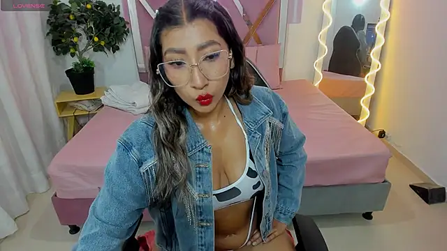 Kenndal tay online show from September 15, 3:17 am