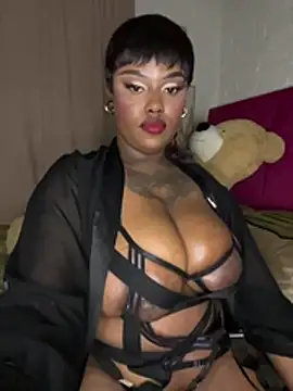 Snapshot of QUEEN_NOBUHLE_777 chatting on June 5, 12:17 am QUEEN NOBUHLE 777 online show from June 5, 12:17 am