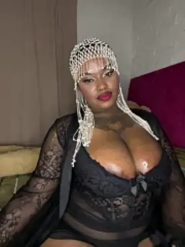 Snapshot of QUEEN_NOBUHLE_777 chatting on June 5, 11:43 pm QUEEN NOBUHLE 777 online show from June 5, 11:43 pm