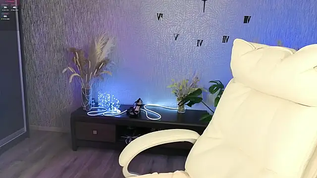 NikkiiStill online show from March 6, 3:14 am