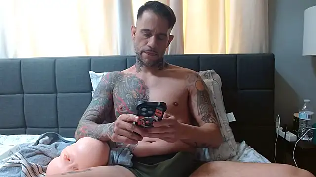 Snapshot of SexyFitDaddyy chatting on March 28, 7:35 pm SexyFitDaddyy online show from March 28, 7:35 pm