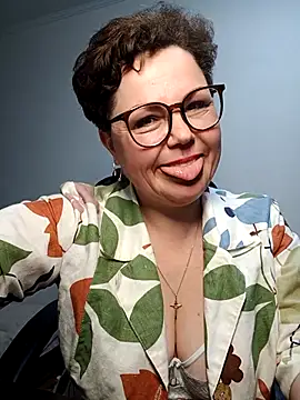 EllaLove2277 online show from April 18, 7:07 pm