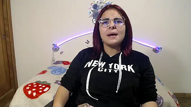 Valeryxs online show from November 4, 7:35 pm