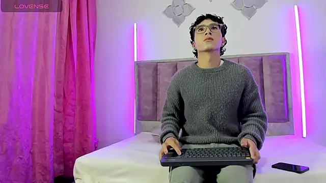 0anonimo bottom1 online show from September 15, 12:38 pm