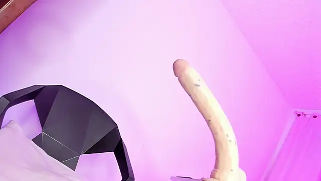 francesca suzett  online show from January 9, 11:02 am