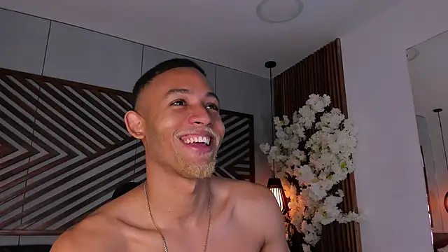 B Wild online show from November 29, 4:26 am