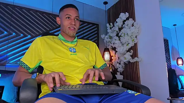 B Wild online show from December 3, 4:31 am