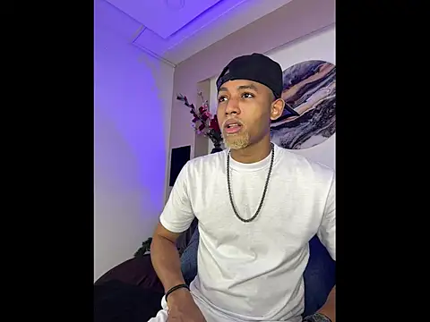 B Wild online show from February 11, 4:17 am