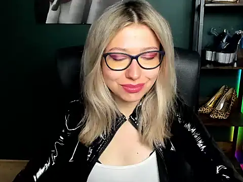 loveHeidi online show from June 15, 4:36 am