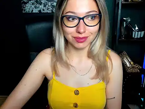 loveHeidi online show from August 5, 4:26 am