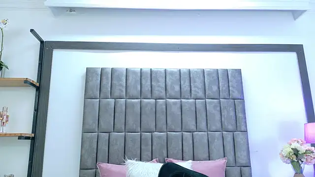 Skyler Fox  online show from April 10, 7:40 pm