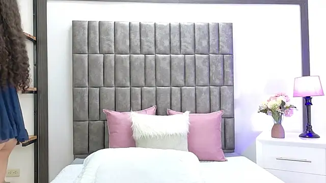 Snapshot of Skyler_Fox_ chatting on July 16, 8:26 pm Skyler Fox online show from July 16, 8:26 pm