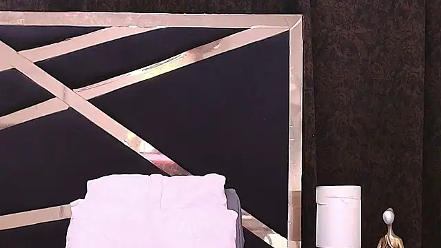 luna brown7 online show from February 12, 7:25 am