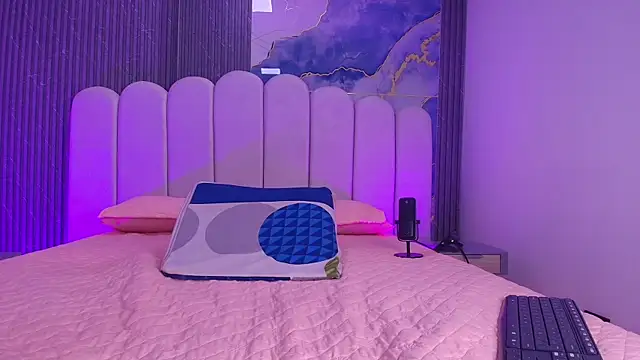 abbyrouss  online show from April 18, 3:10 am