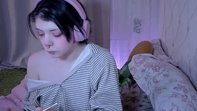 Alice Zev online show from April 24, 2:14 am