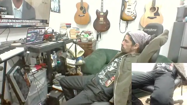 Snapshot of Stringin69 chatting on February 8, 7:12 am Stringin69 online show from February 8, 7:12 am