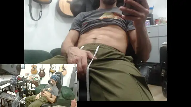 Snapshot of Stringin69 chatting on February 12, 7:47 am Stringin69 online show from February 12, 7:47 am