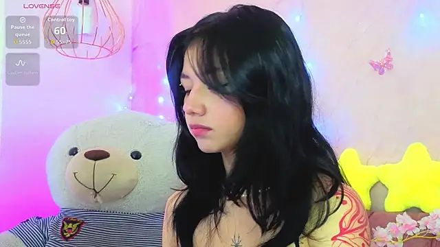 Snapshot of april_bennett chatting on April 27, 1:09 pm april bennett online show from April 27, 1:09 pm