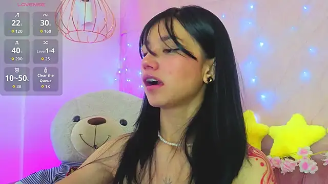 Snapshot of april_bennett chatting on May 7, 12:43 pm april bennett online show from May 7, 12:43 pm