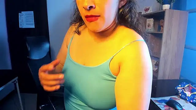 LeilaSmith  online show from June 2, 11:45 am