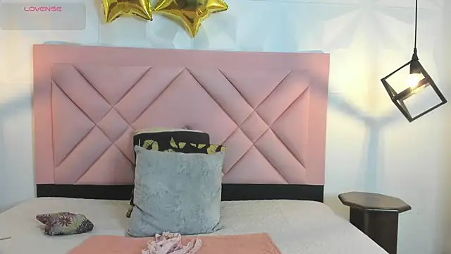 Snapshot of Caroline_daring chatting on July 9, 12:42 pm Caroline daring online show from July 9, 12:42 pm