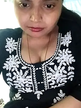 Hot-Pooja25 online show from February 6, 6:22 pm