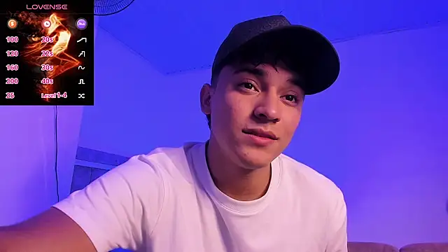 Snapshot of Austin_Cardieff_ chatting on October 22, 8:08 pm Austin Cardieff online show from October 22, 8:08 pm