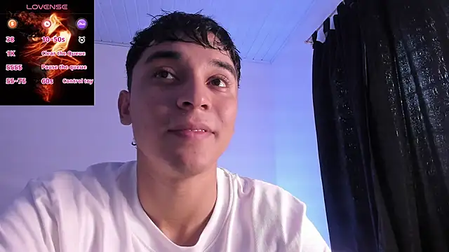 Snapshot of Austin_Cardieff_ chatting on October 27, 8:02 pm Austin Cardieff online show from October 27, 8:02 pm