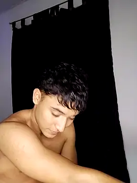 Snapshot of Austin_Cardieff_ chatting on October 31, 3:07 am Austin Cardieff online show from October 31, 3:07 am