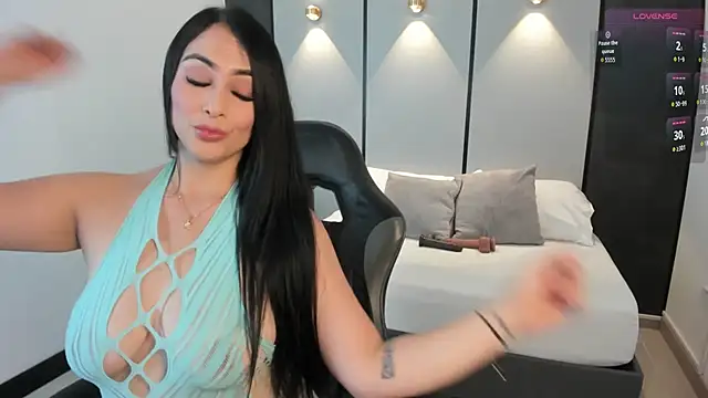 Snapshot of ashly_moonn chatting on July 21, 12:29 pm ashly moonn online show from July 21, 12:29 pm
