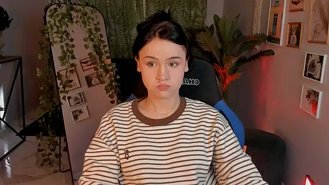 MonicaFarmer online show from April 15, 5:58 am