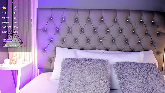 LunaBloomn online show from March 12, 5:08 pm