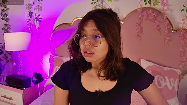 Lauuu2007 online show from March 27, 9:14 pm