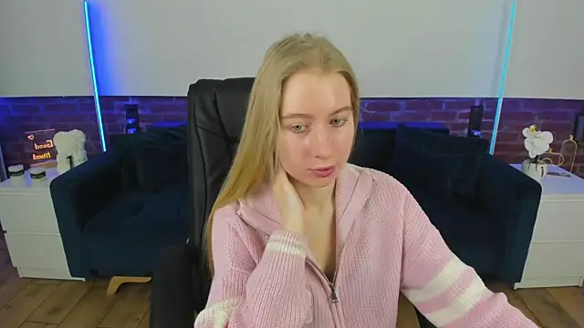 Alina Blonde online show from February 16, 6:42 am