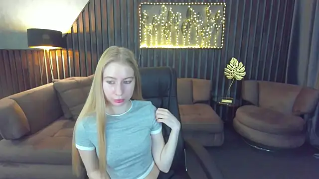 Alina Blonde online show from May 23, 5:34 am