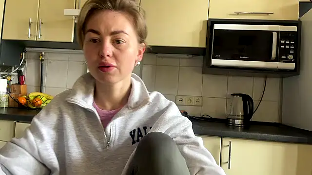 MartaLuna  online show from April 12, 7:46 am