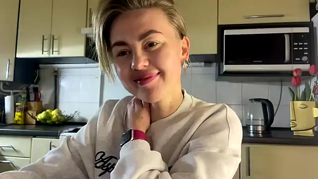 MartaLuna  online show from April 14, 7:31 pm