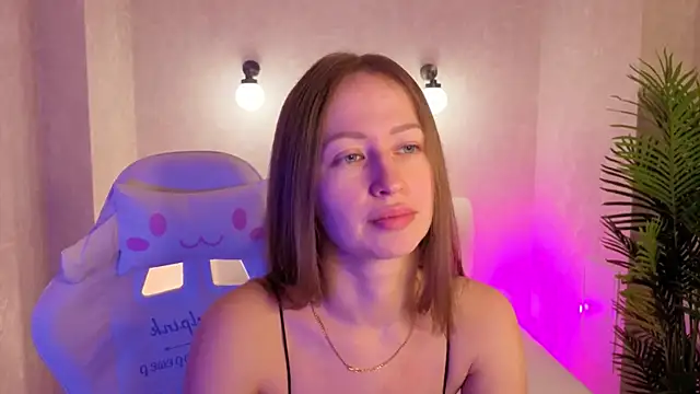 Snapshot of bella_li__ chatting on December 16, 1:21 am bella li online show from December 16, 1:21 am