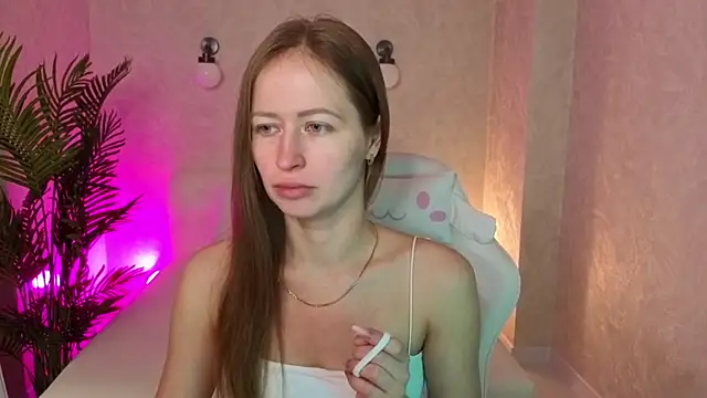 Snapshot of bella_li__ chatting on December 21, 1:24 am bella li online show from December 21, 1:24 am