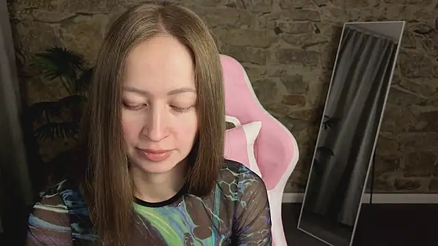 Snapshot of bella_li__ chatting on December 23, 2:42 am bella li online show from December 23, 2:42 am