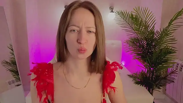 Snapshot of bella_li__ chatting on January 14, 1:11 am bella li online show from January 14, 1:11 am