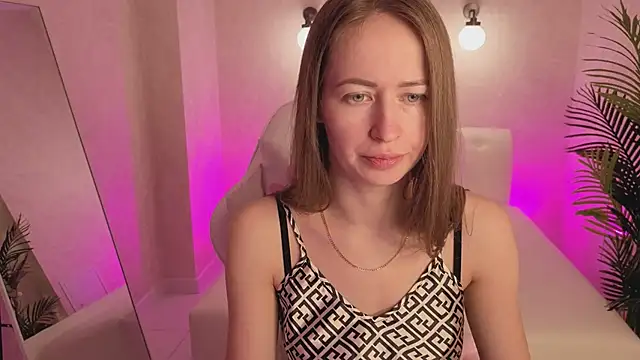 Snapshot of bella_li__ chatting on January 17, 1:10 am bella li online show from January 17, 1:10 am