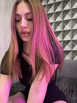 Snapshot of Elizabeth_Tay chatting on April 20, 5:59 pm Elizabeth Tay online show from April 20, 5:59 pm