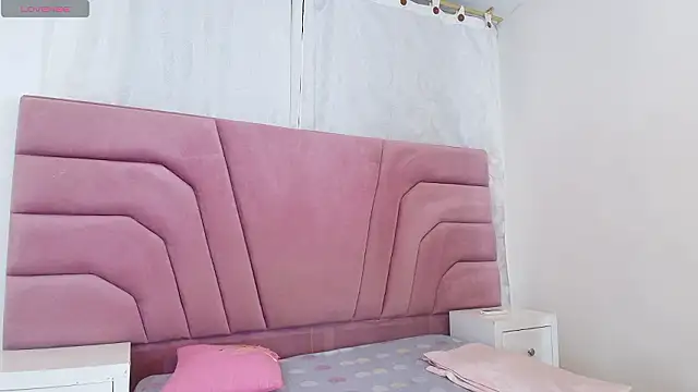 miajhonsonx online show from March 23, 9:08 pm